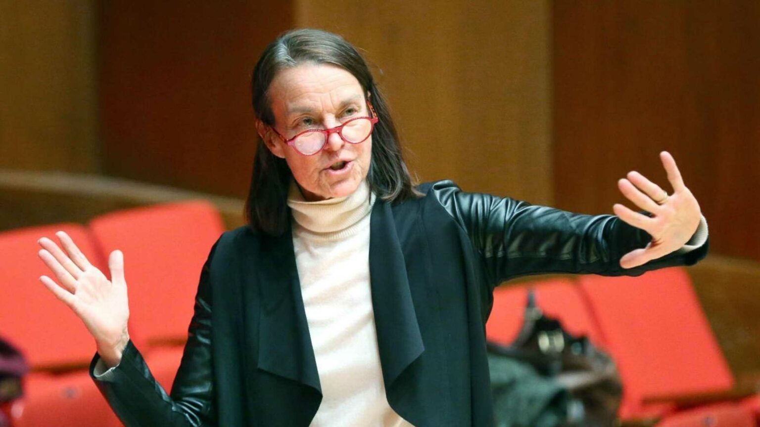 Grammy winner’s portrait of women Supreme Court justices headlines