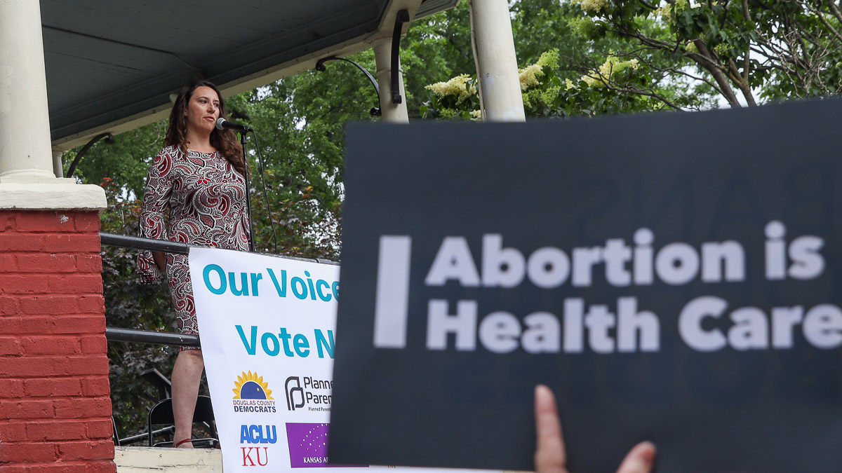 Vote No Kansas, Douglas County Democrats cheer defeat of constitutional amendment on abortion - Vimarsana News