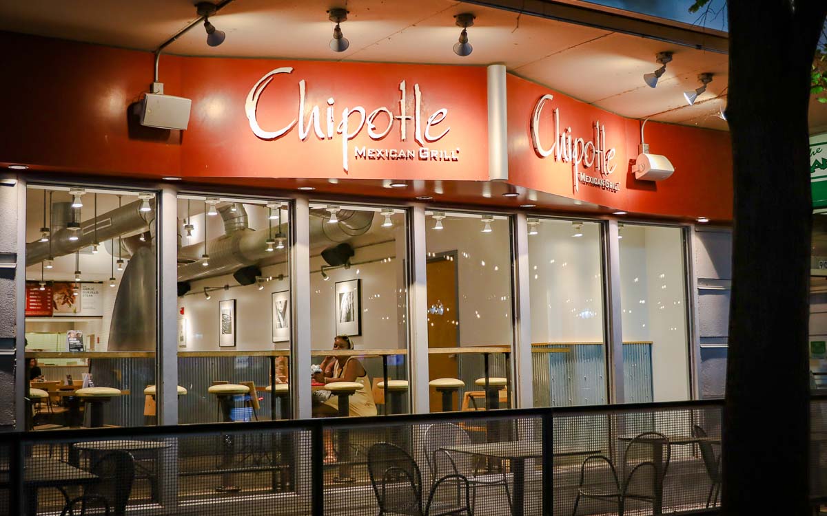 Unionbusting efforts continue at downtown Lawrence Chipotle, workers