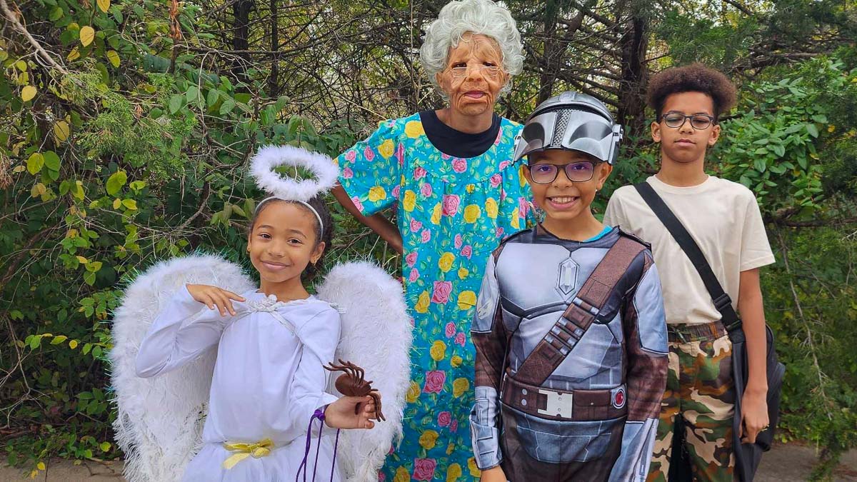 Photos Angels, Sanderson sisters and more trickortreaters enjoy