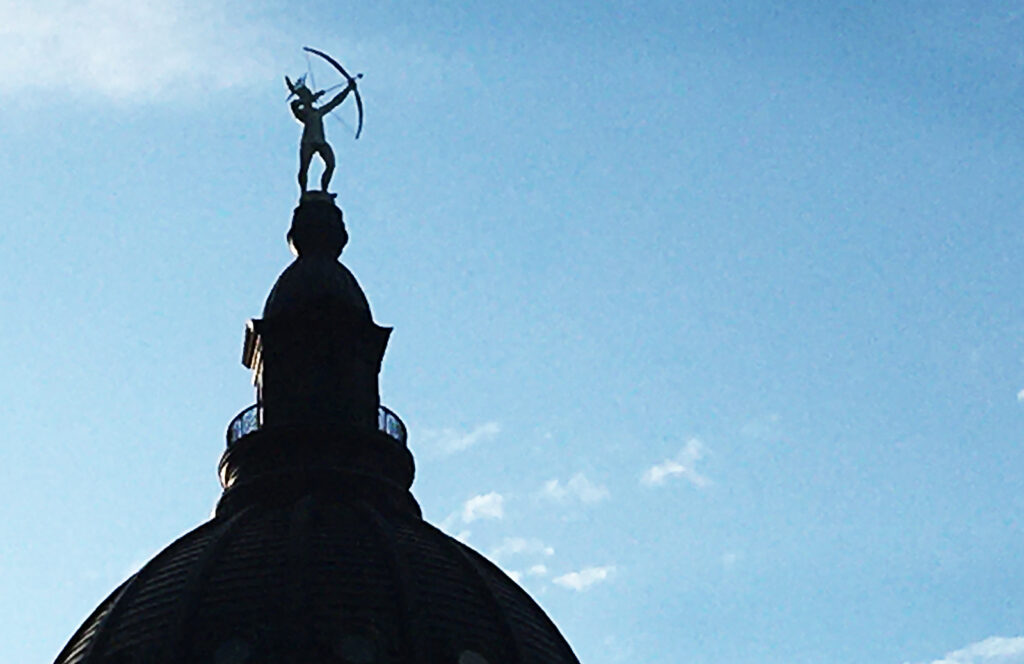Kansas pays $10,000 to settle lawsuit filed by inmate stabbed by white supremacists - Vimarsana News