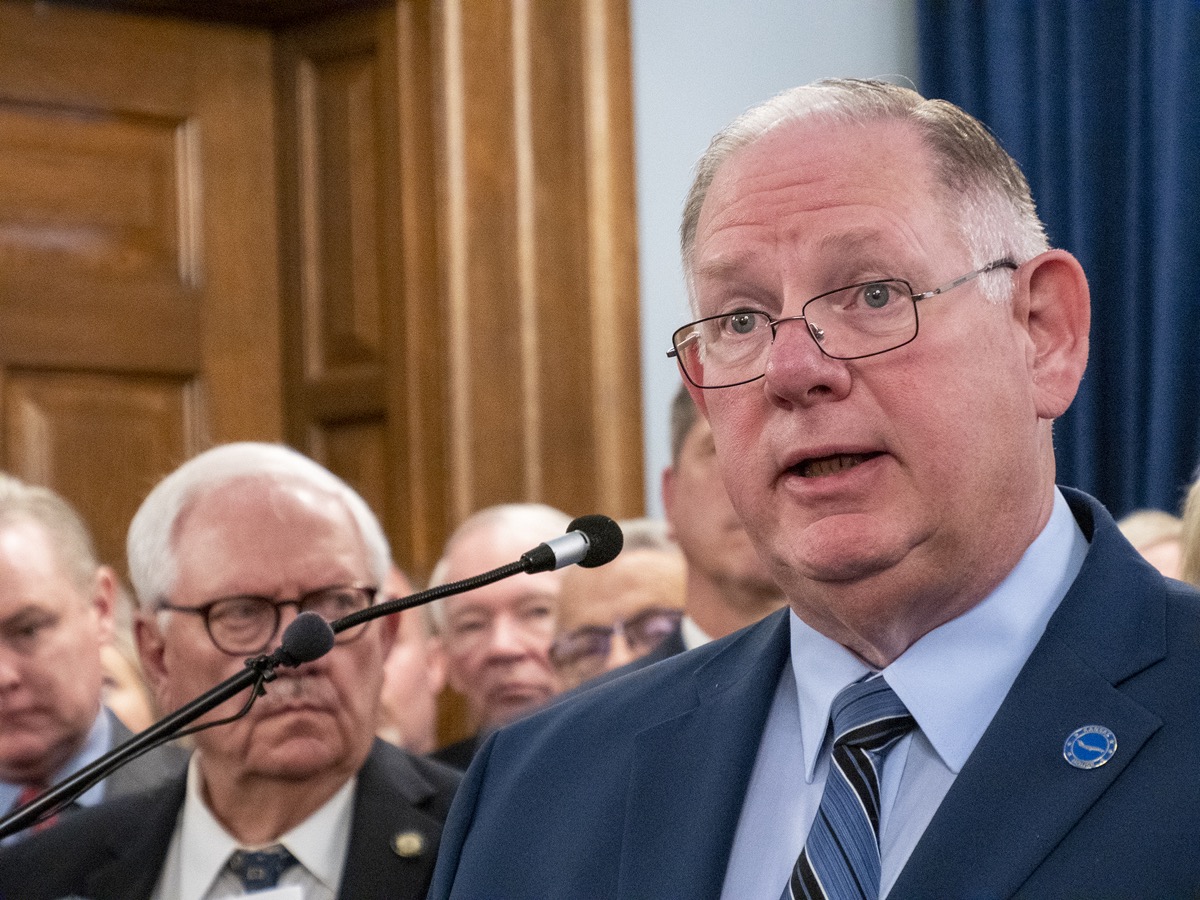 Kansas House tangles on procedural rules before preserving latenight