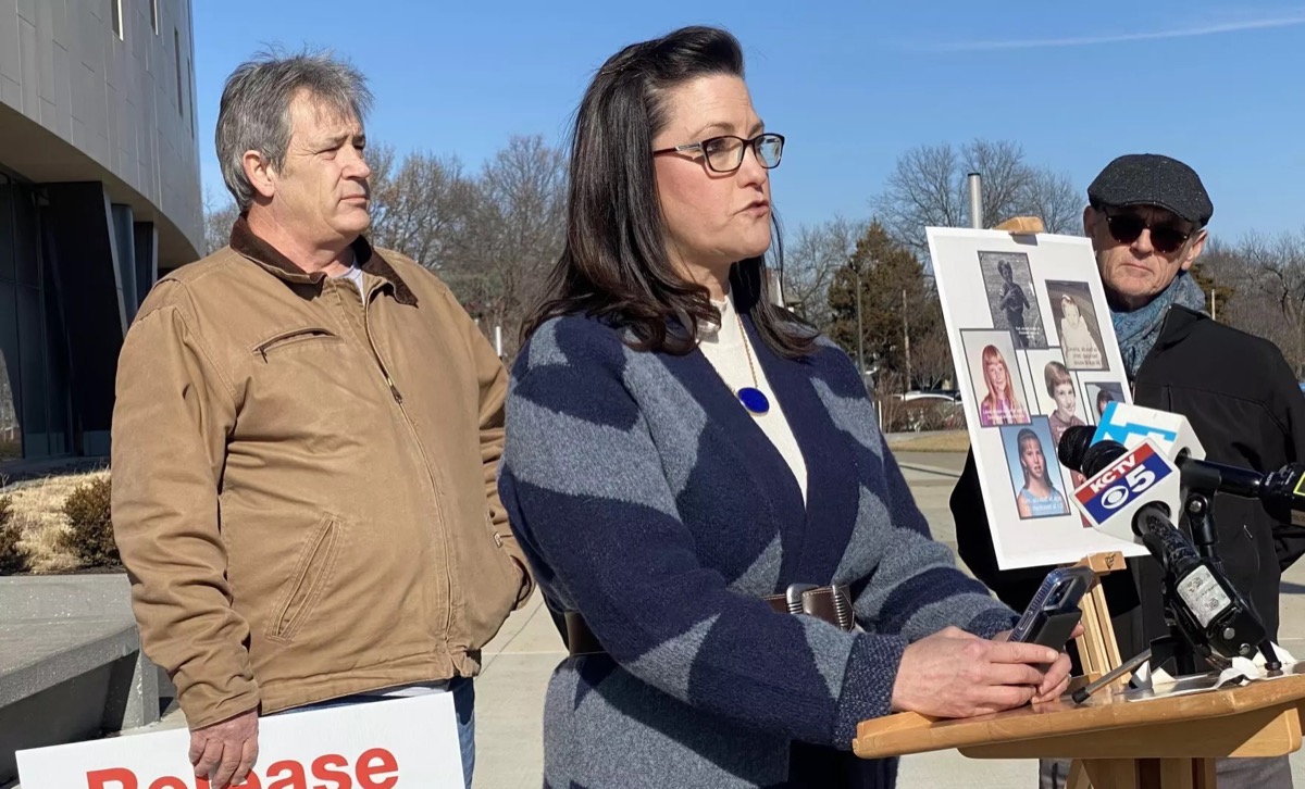 Kansas group Name priests in child sex abuse report and change the