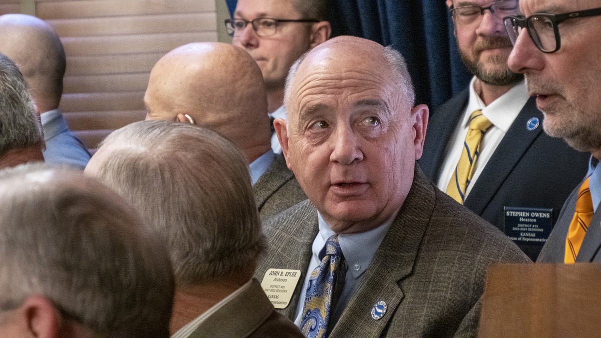 Kansas House agrees to raise legal smoking age to 21 The Lawrence Times