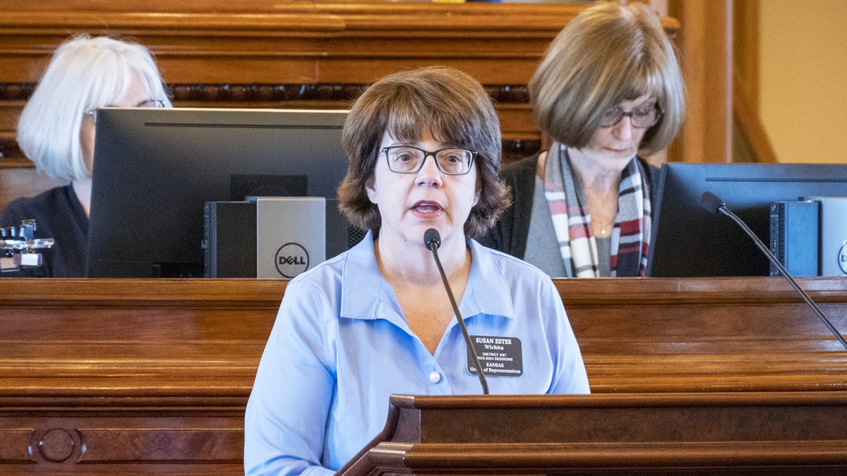 Kansas House passes bill allowing parents to remove children from 'objectionable' lessons – The Lawrence Times - Vimarsana News
