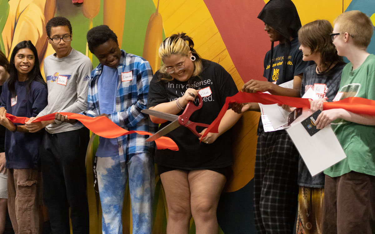 Van Go JAMS artists unveil new mural in the Baker Wetlands Discovery Center - Vimarsana News
