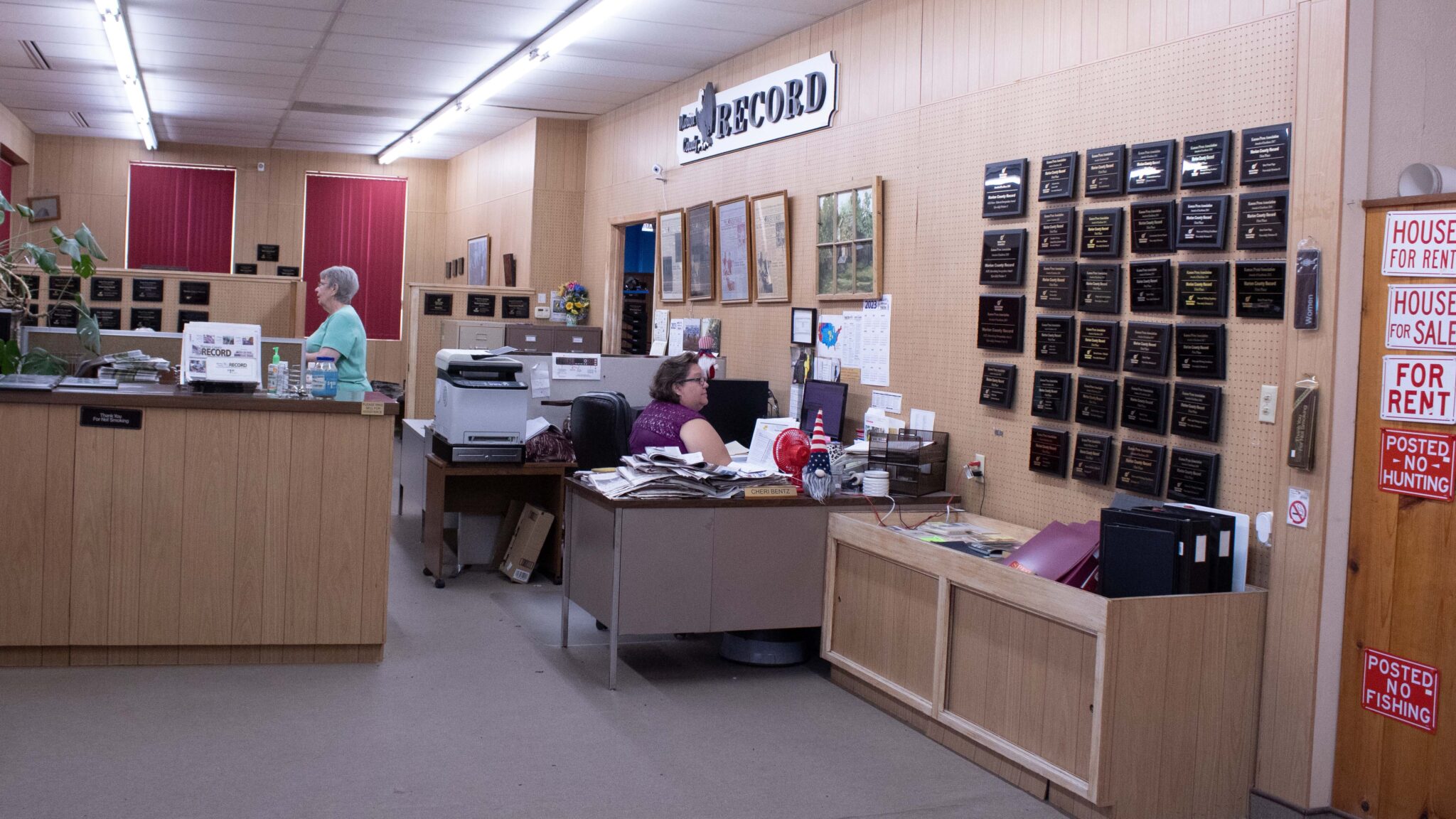 Journalism organization offers $20,000 to defend Kansas newspaper in wake of police raid, seizures - Vimarsana News
