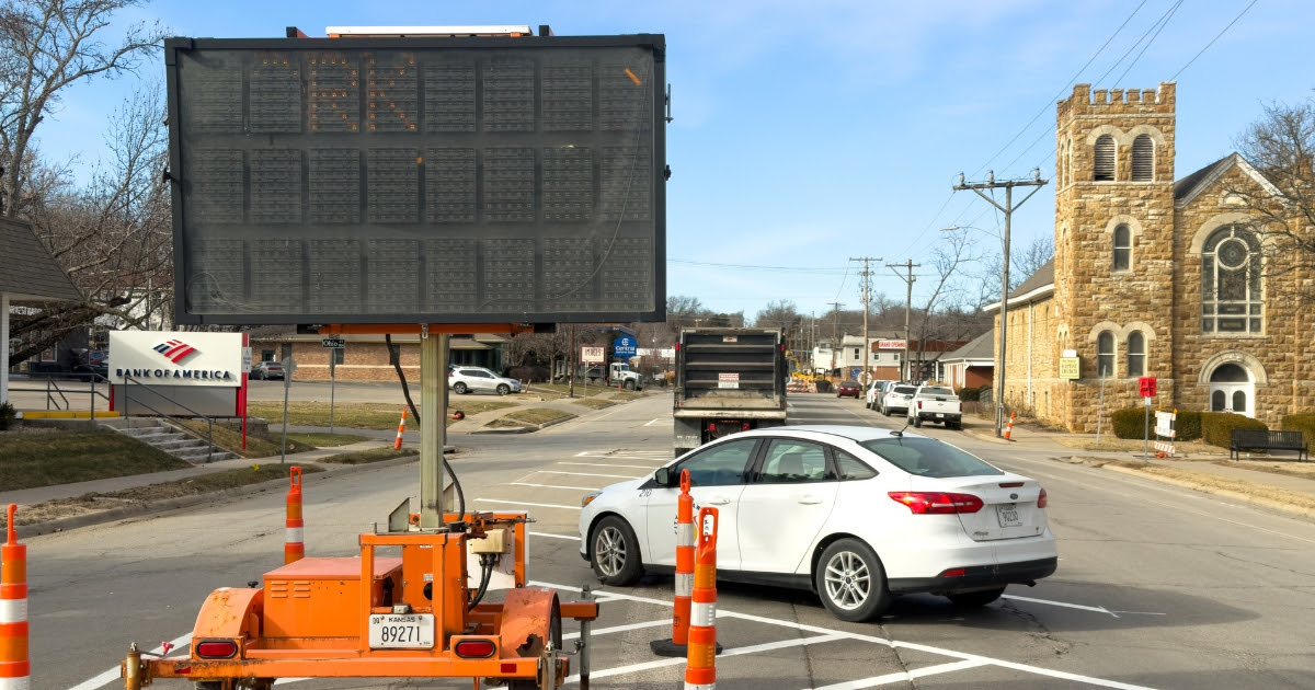 City of Lawrence adds extra parking in the middle of 9th Street amid construction