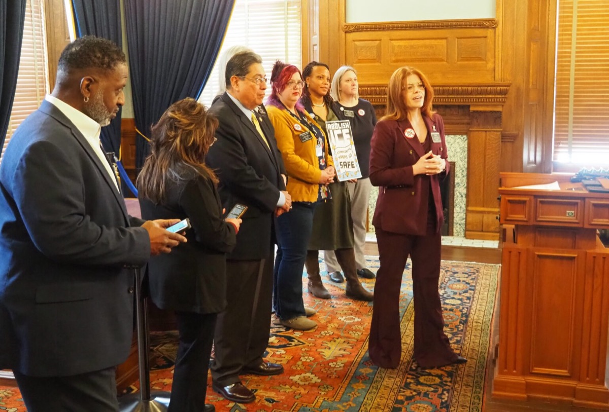 Kansas Democrats tout bill requiring ICE to display IDs, shed masks and forego warrantless searches