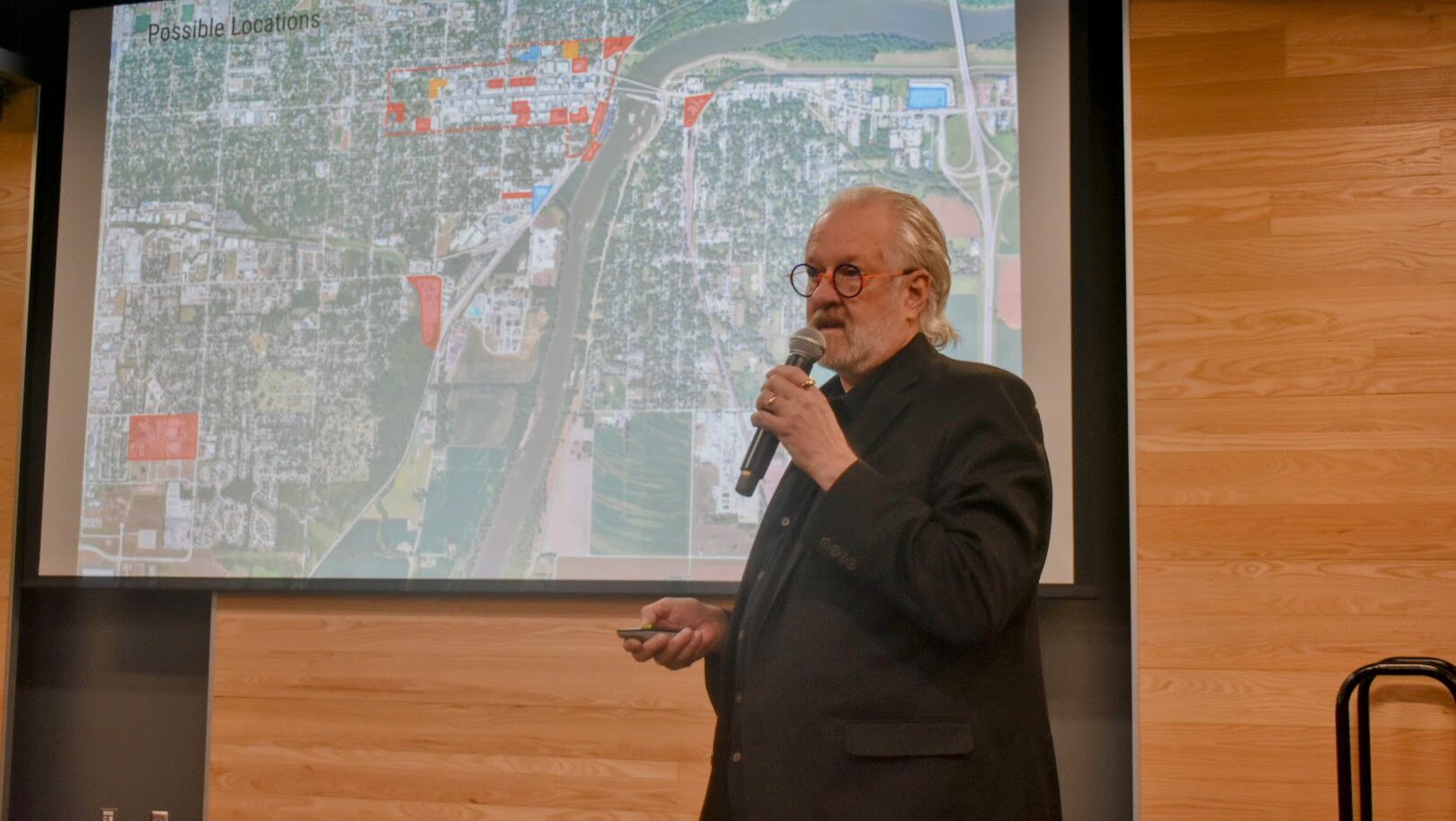 Lawrence Farmers Market, eyeing downtown parks for new home, answers questions at town hall