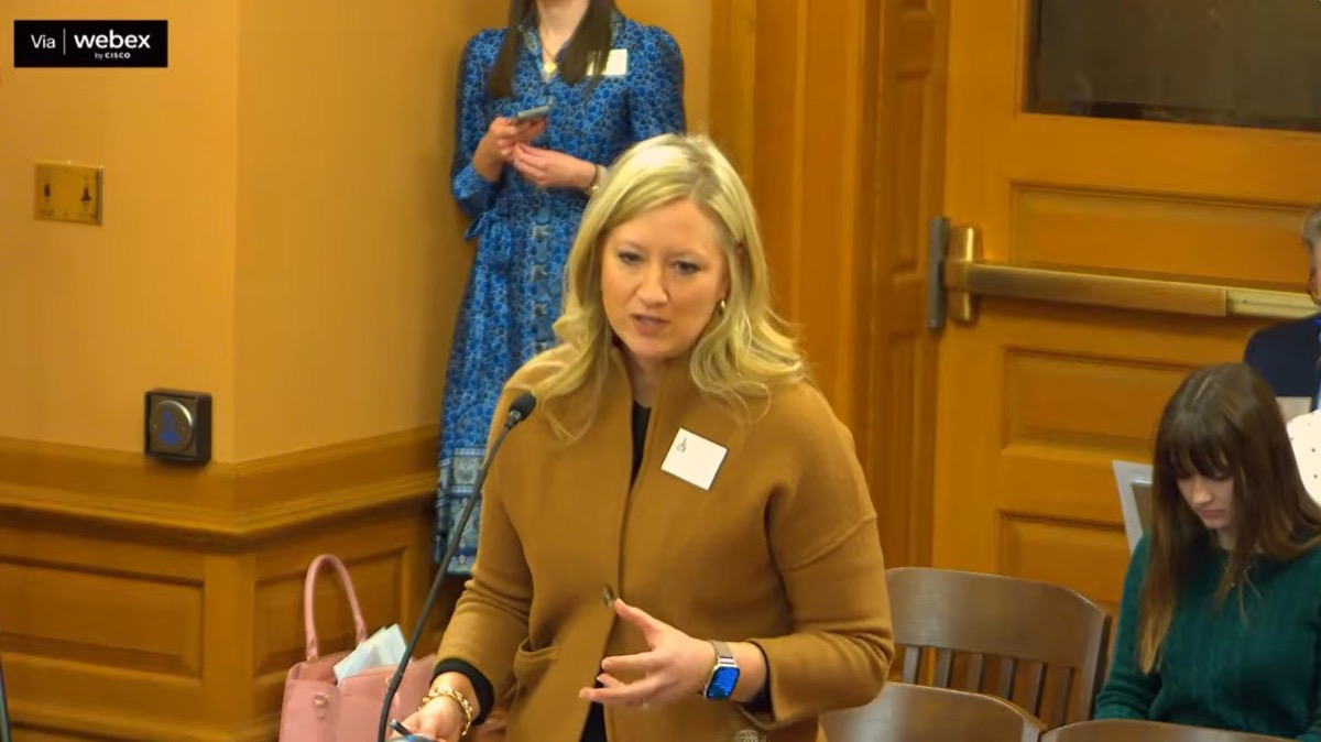 Kansas House committee reshapes proposed K-12 student cellphone ban into a mere suggestion